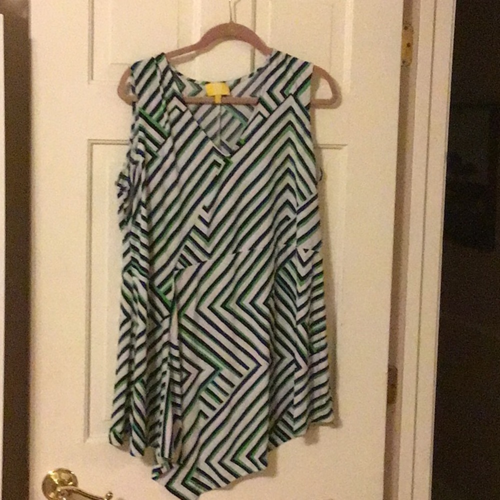 EUC,LIZ LANGE SLEEVELESS HI/LOdress,cheveron stripes.31”L,22pit 2pit